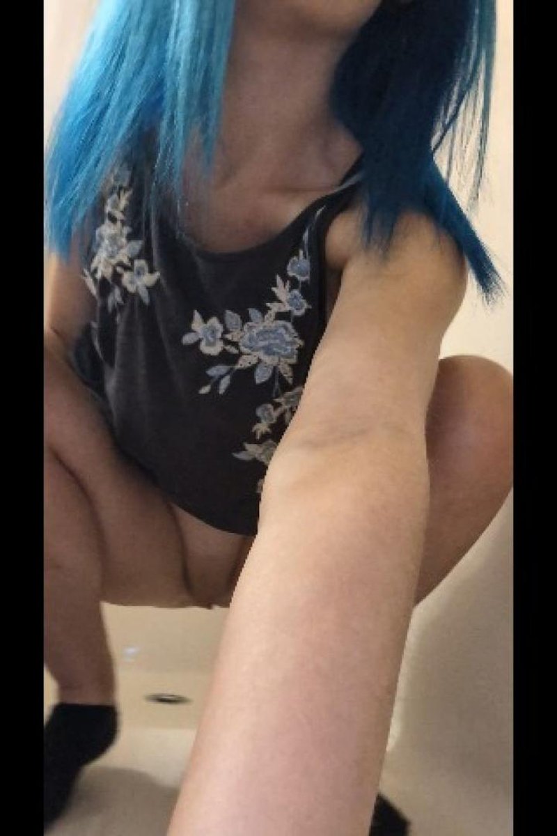 Custom Pee Desperation - Screenshot 1 of 4 - Belly Fetish
