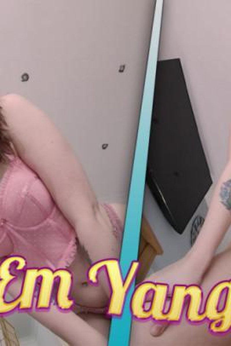 Em Yang - Facesitting - Screenshot 1 of 4 - Adorable