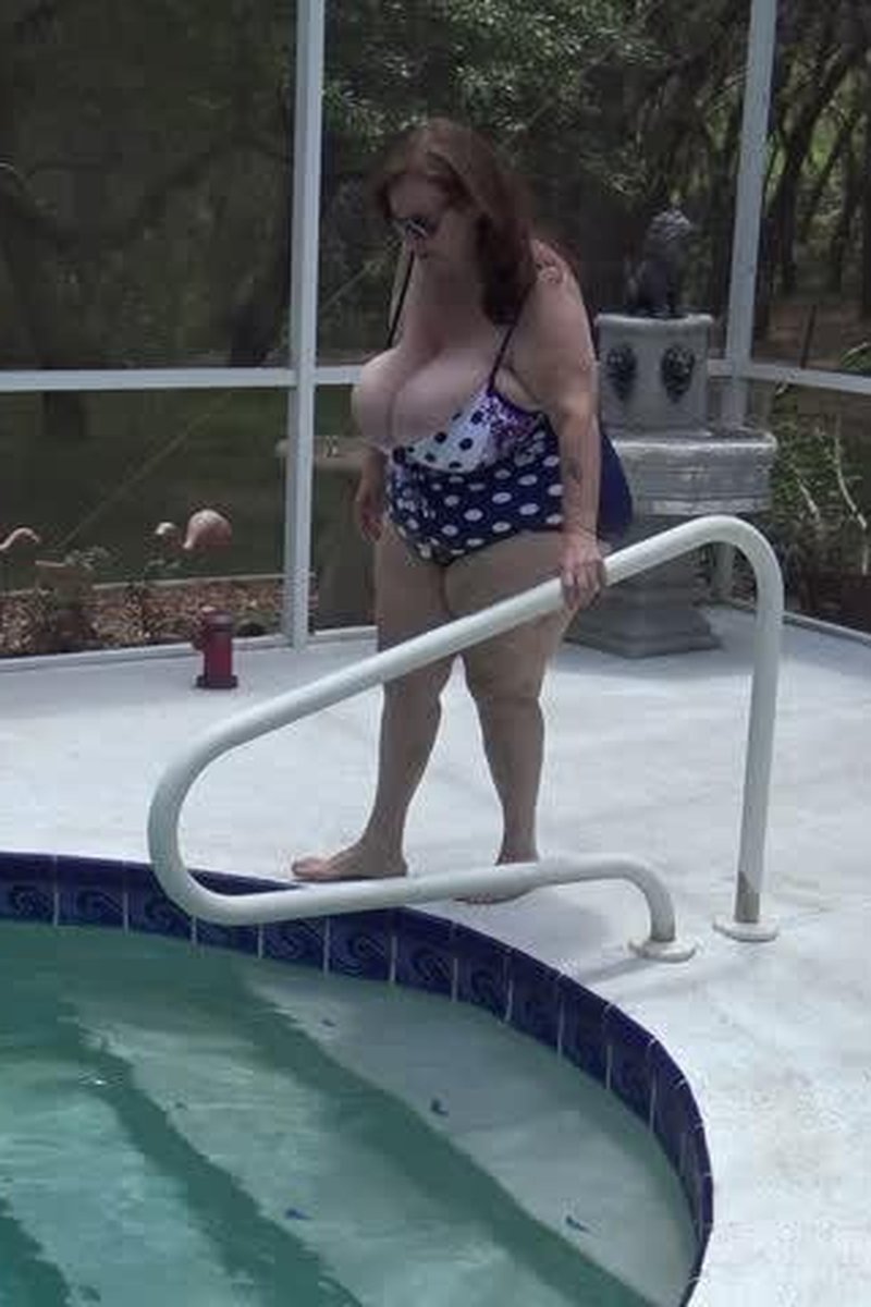 Floating Tits - Screenshot 1 of 4 - Outdoors