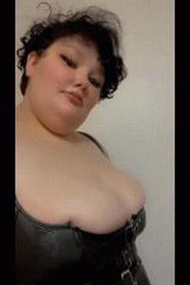 Bouncing BBW Breasts - Screenshot 1 of 4 - BBW