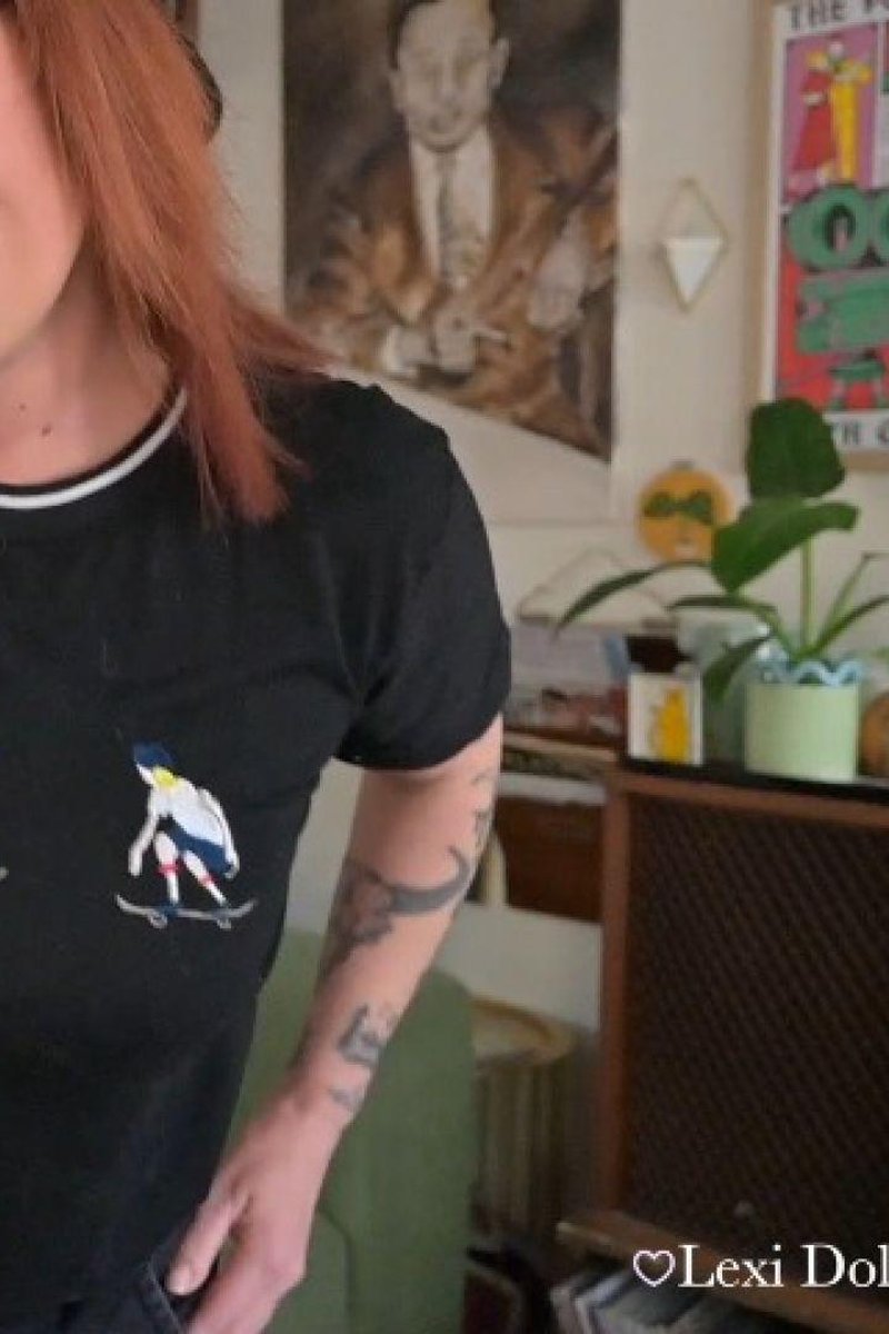 Tomboy Striptease - Screenshot 1 of 4 - Glasses
