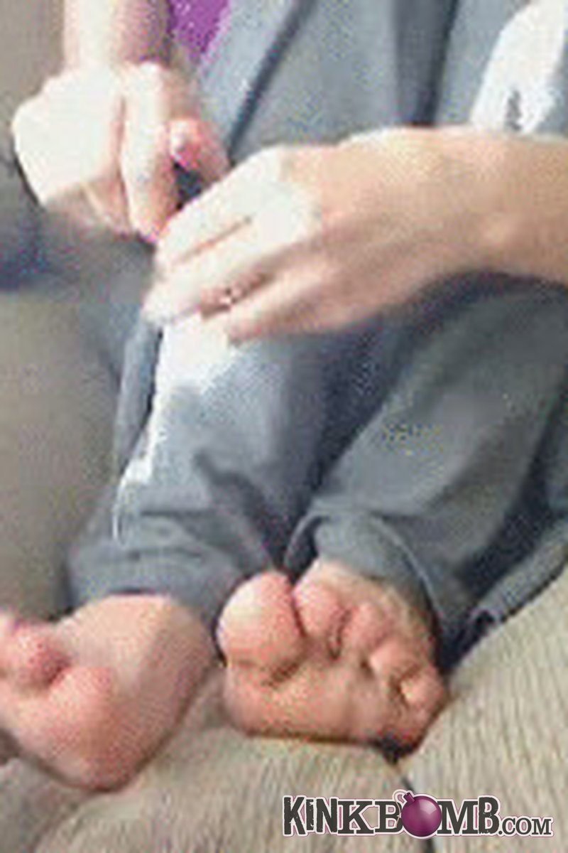 Mistress Mitsukai: Mani-Pedi Tease - Screenshot 1 of 4 - Toe Focus