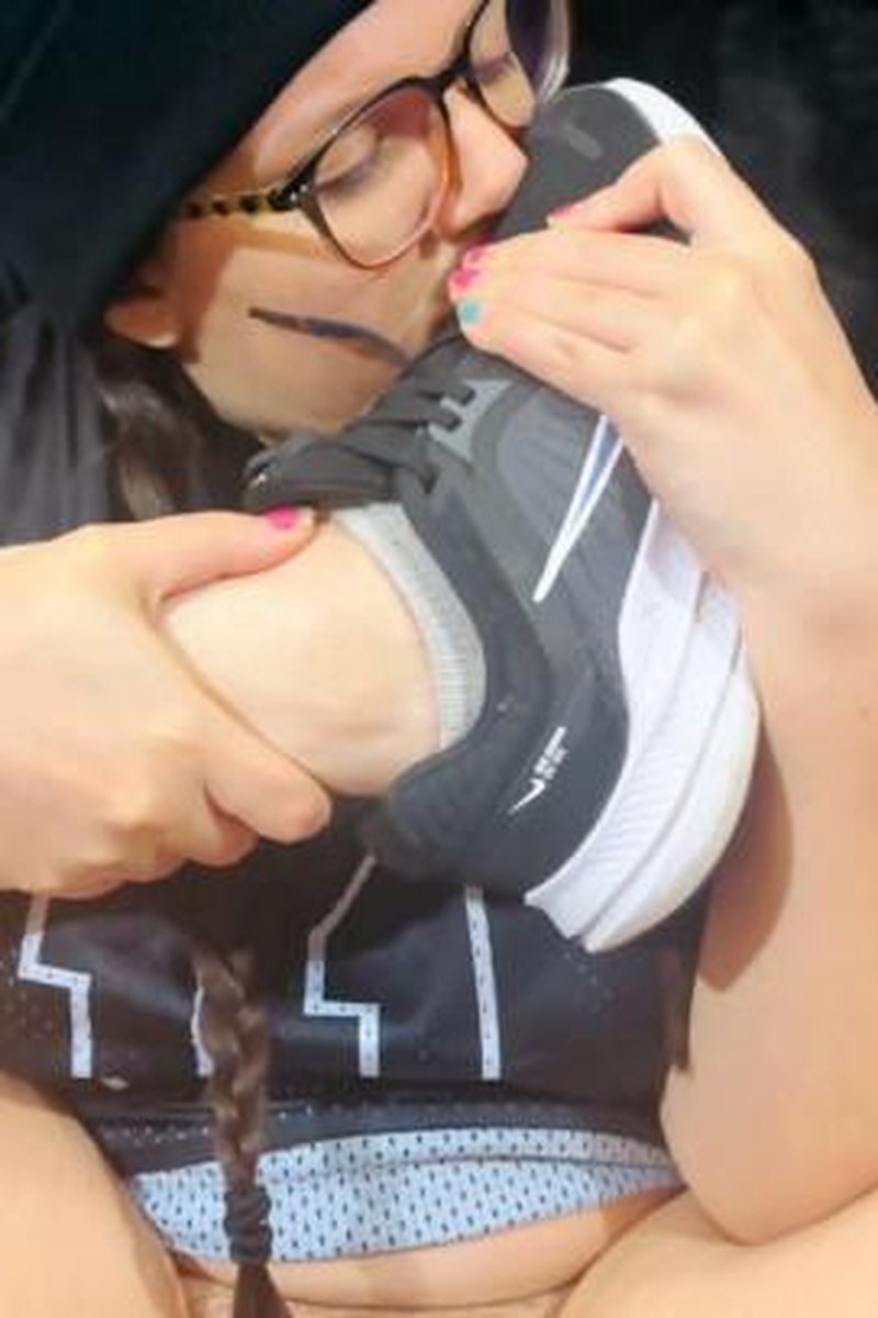 Nike Nymph - Screenshot 1 of 4 - Foot Fetish