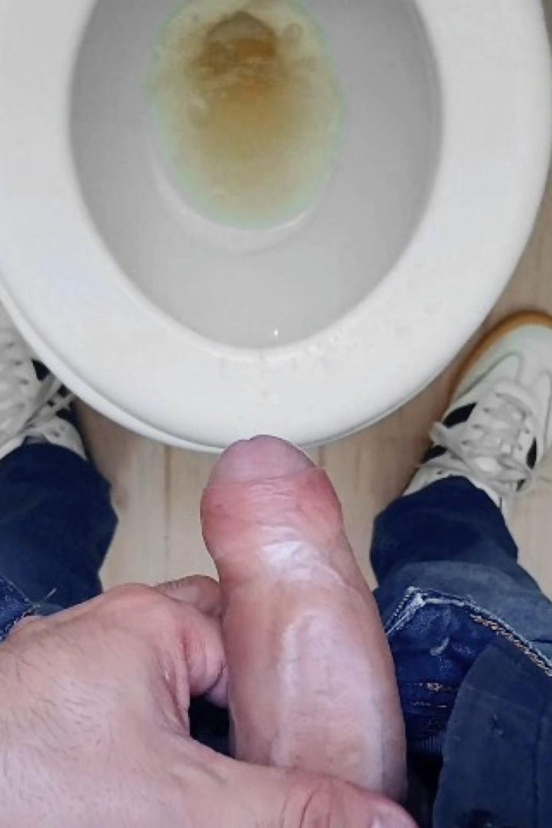 Fetish Urinate - Screenshot 1 of 4 - Bathroom