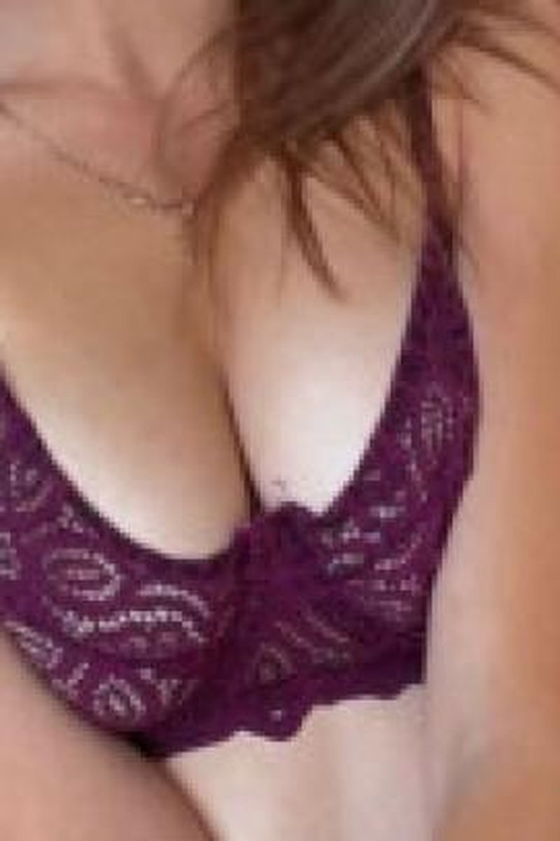 Boobs Bouncing - Screenshot 1 of 4 - Breast Play