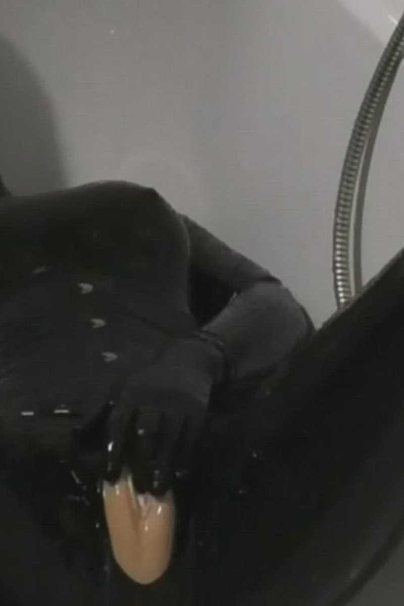Cum Bathing - Screenshot 1 of 4 - Cum Eating