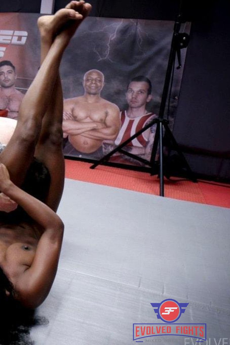 Paris Love vs Cody Carter - Screenshot 1 of 4 - Blowjob