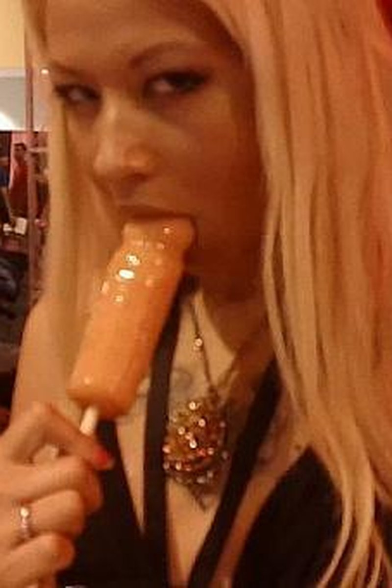 Dick Pops - Screenshot 1 of 4 - Behind The Scenes