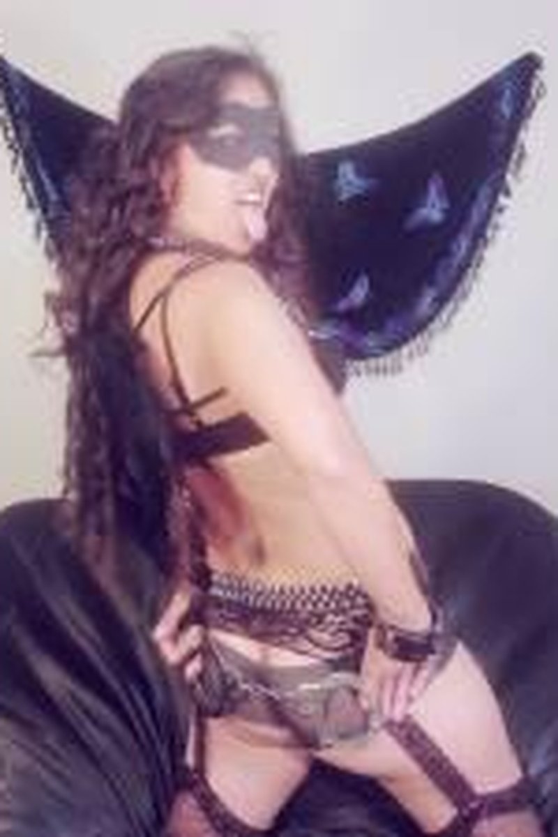 Holy Handcuffs! - Screenshot 1 of 4 - Bondage