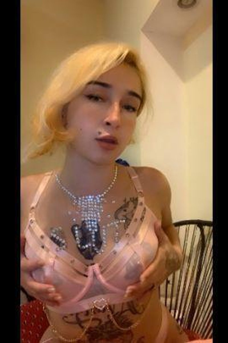 TP-manyvidssofyslave420-little-whore-spanking-herself