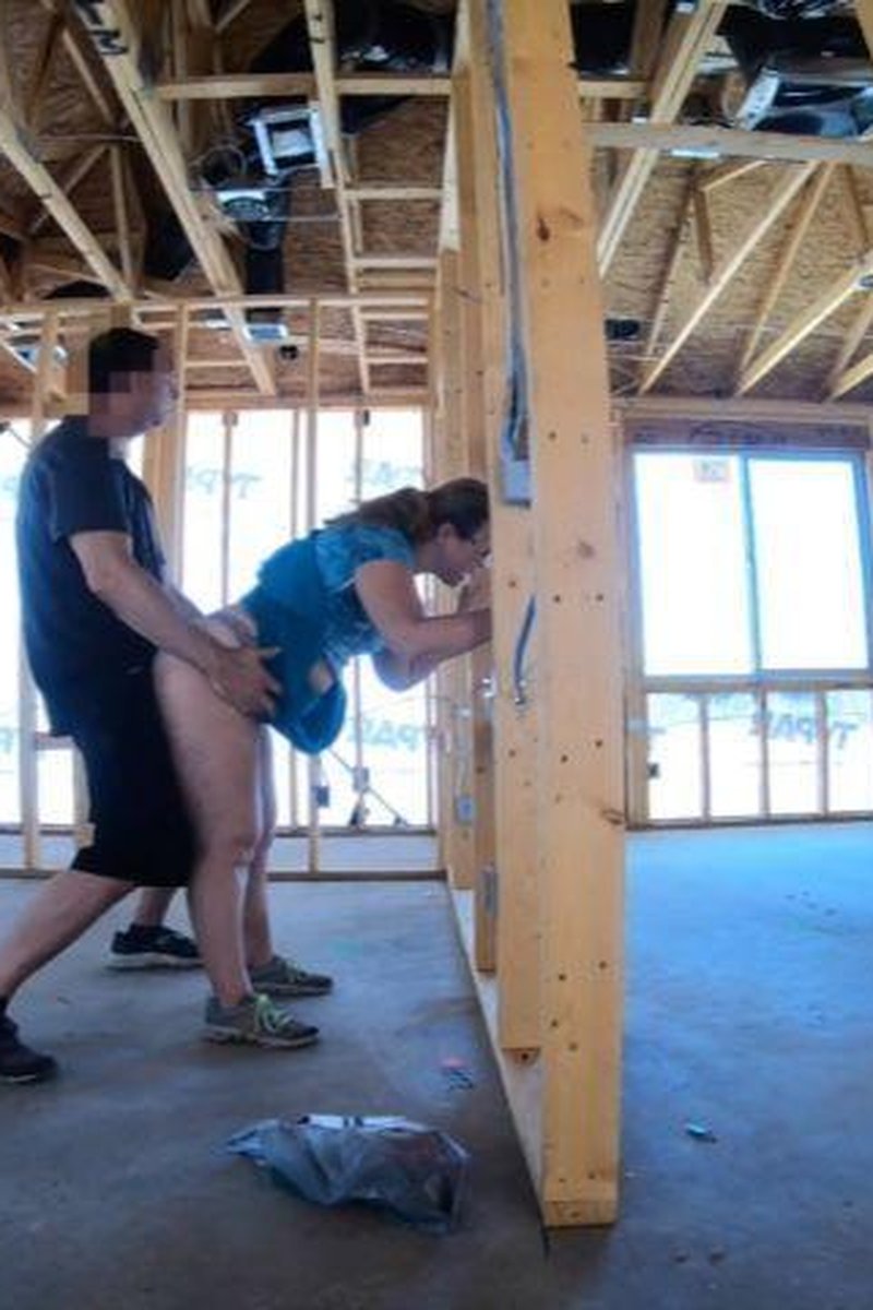Construction Deal - Screenshot 1 of 4 - Blowjob