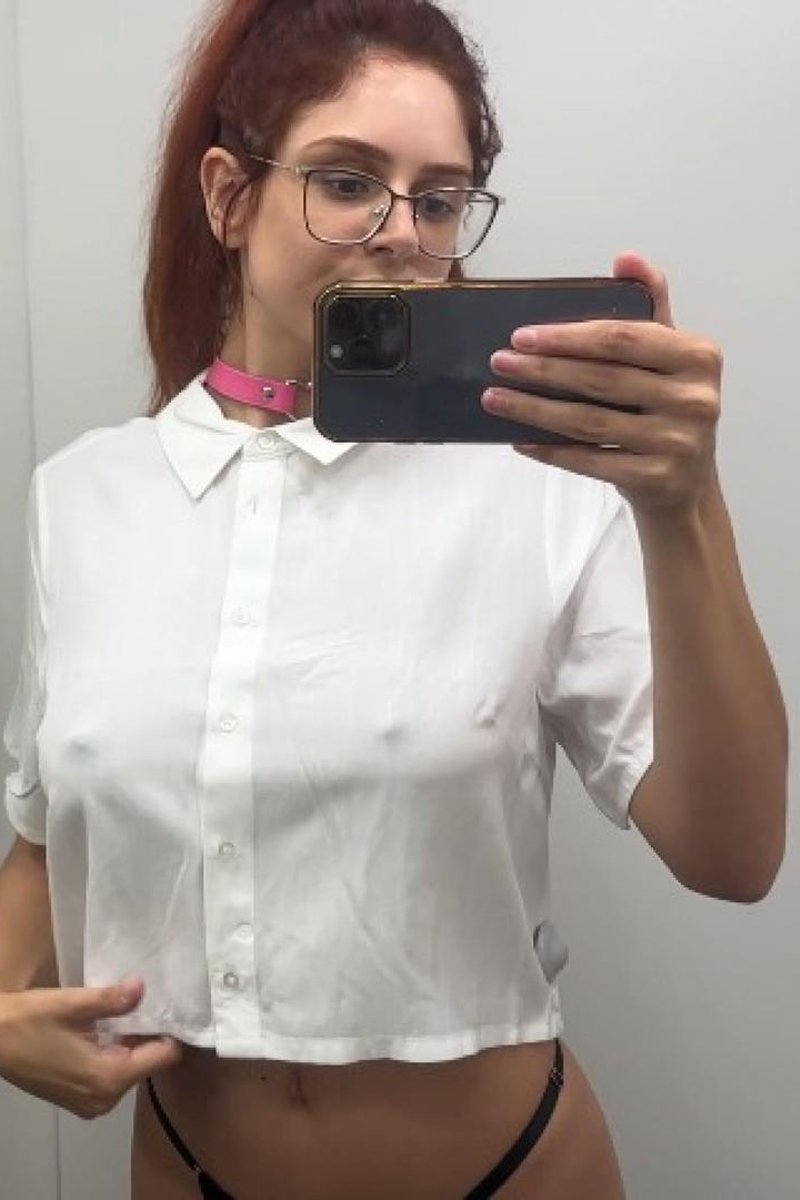 Try On Clothes - Screenshot 1 of 4 - Babes