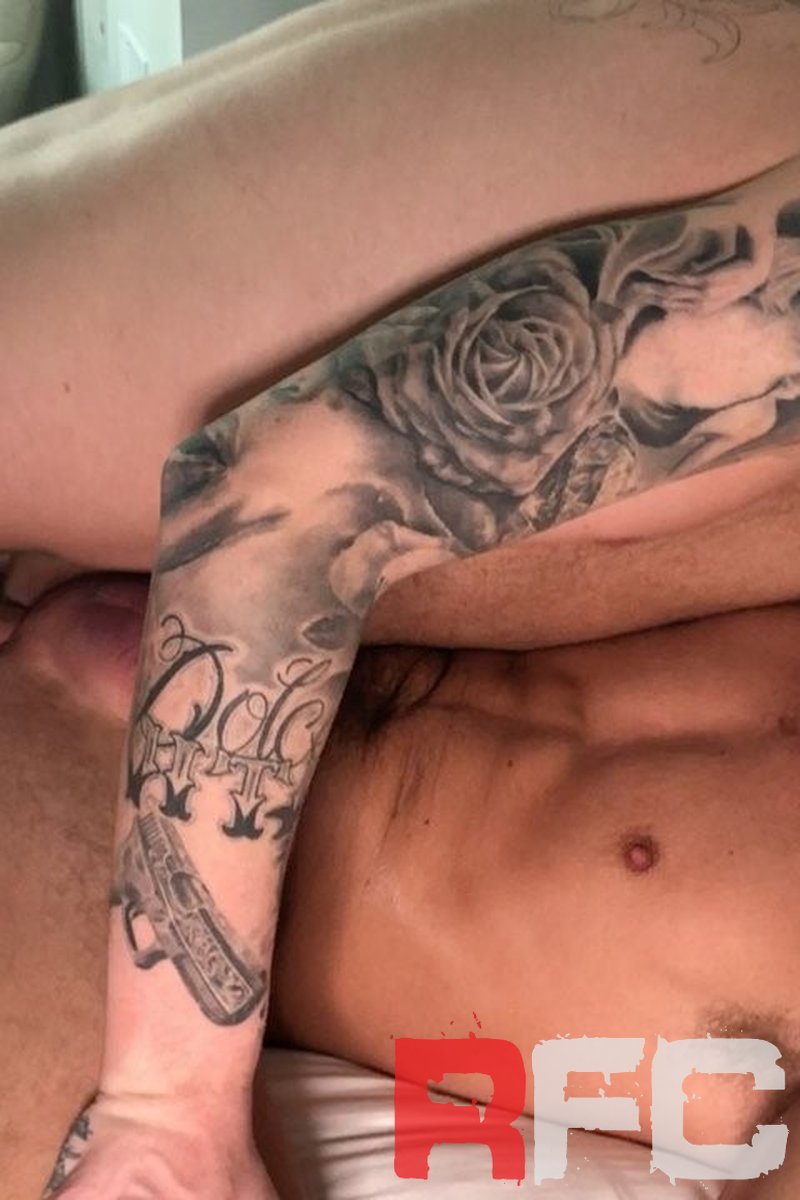 Two Dicks for One Trick - Screenshot 1 of 4 - Big Muscle Guys