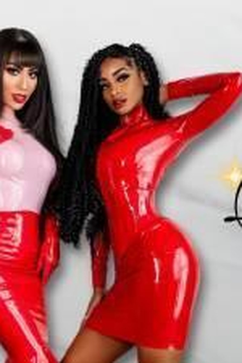 Double Divinity - Screenshot 1 of 4 - Body Worship