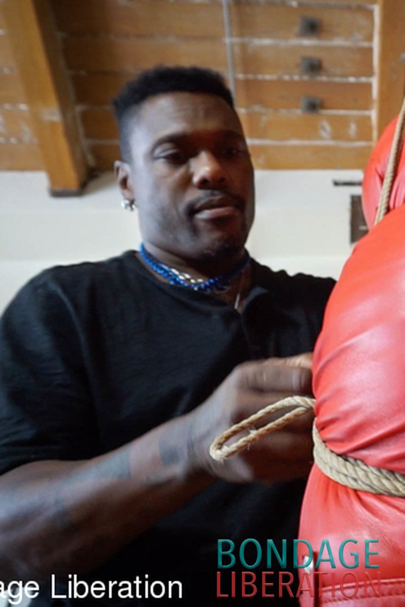 Captive Audience - Screenshot 1 of 4 - All Sex