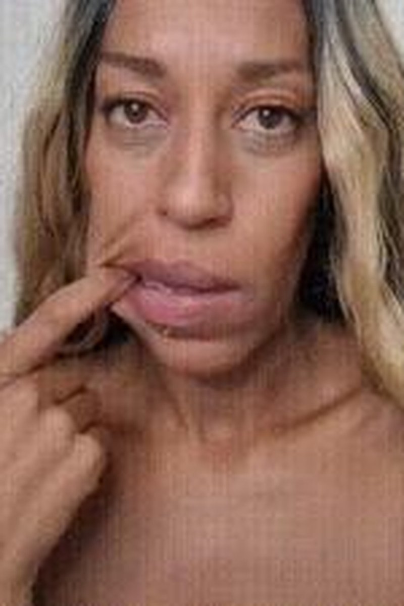 Face Stretching - Screenshot 1 of 4 - Ebony Lips