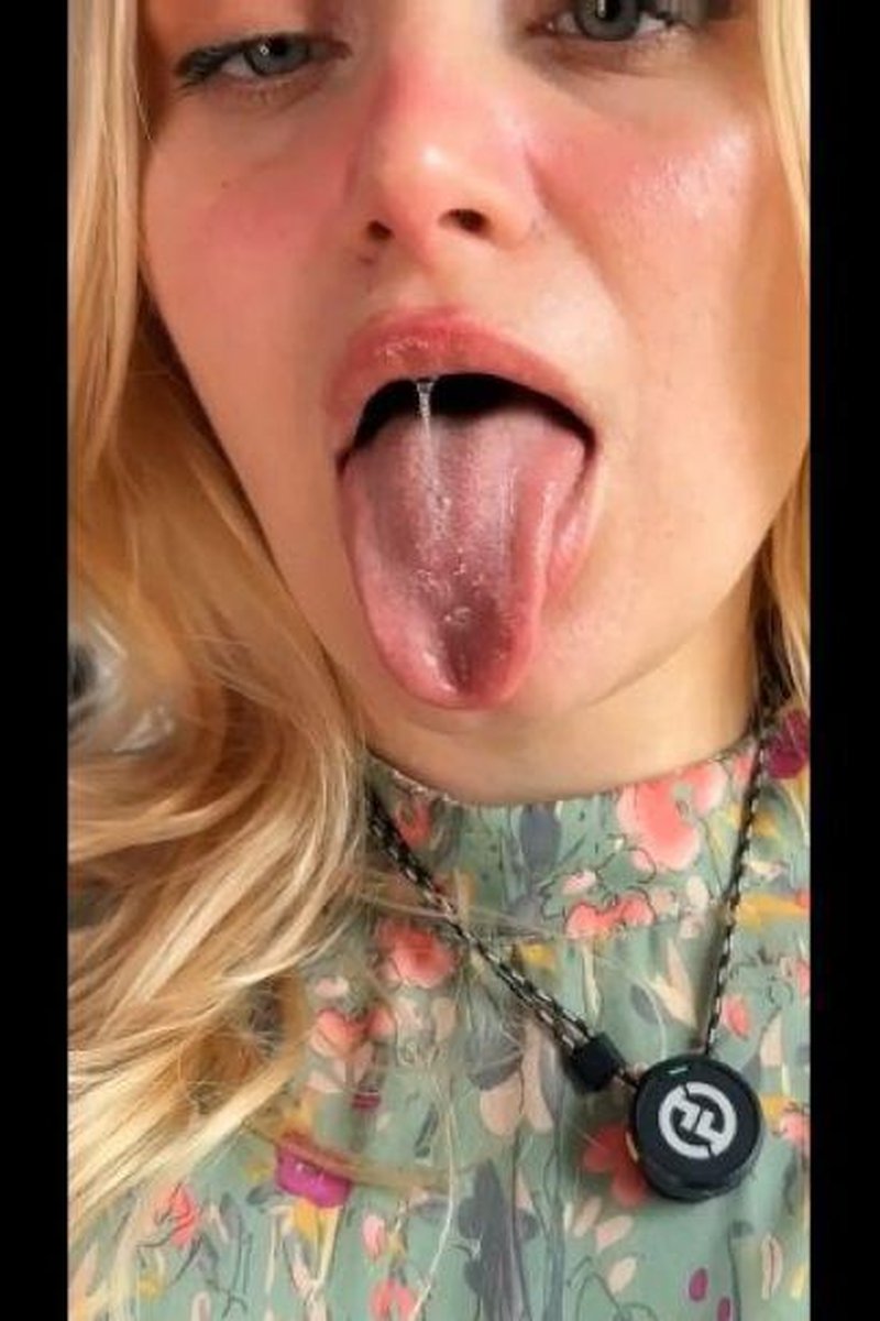 Smoking Goddess - Screenshot 1 of 4 - Babes