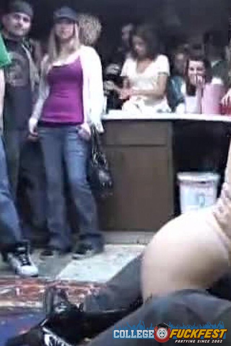 College Fuck Fest Babes Having Group Sex - Screenshot 1 of 4 - Hardcore
