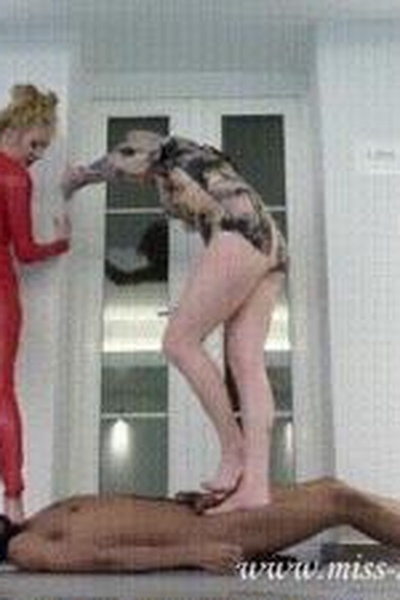 Squeezed Sacks - Screenshot 1 of 4 - Blonde Hair (Female)