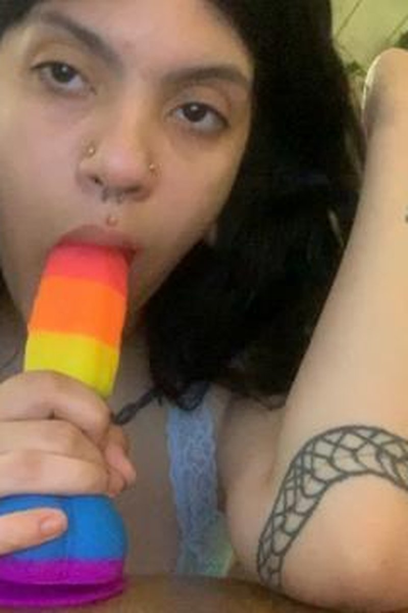 Rainbow Sucker! - Screenshot 1 of 4 - Bitch