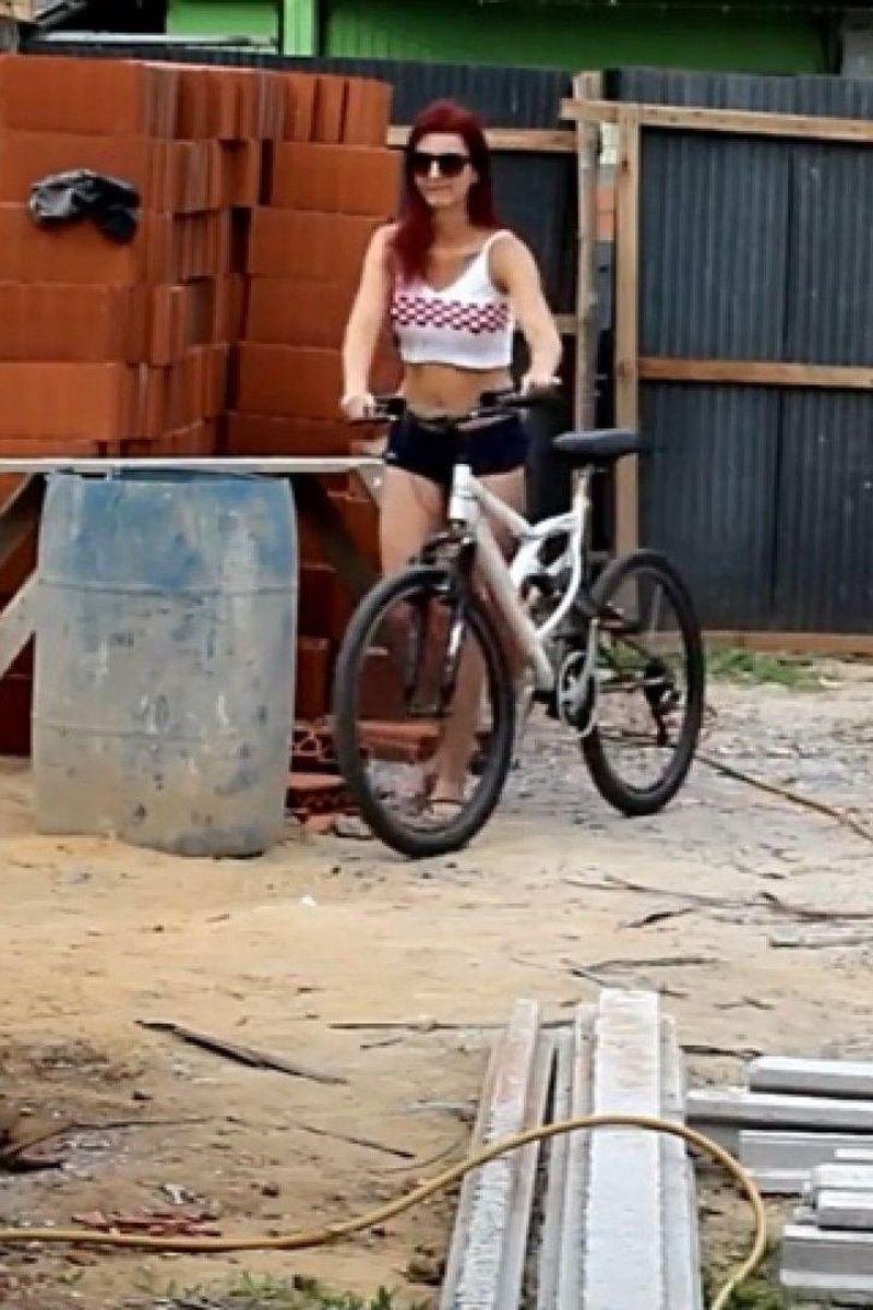 Comendo A Patroa Da Obra O Pedreiro - Screenshot 1 of 4 - Amateur