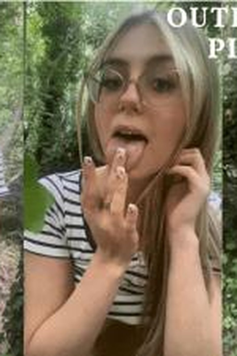 Outdoor Butt Plug Play - Screenshot 1 of 4 - Butt Plug