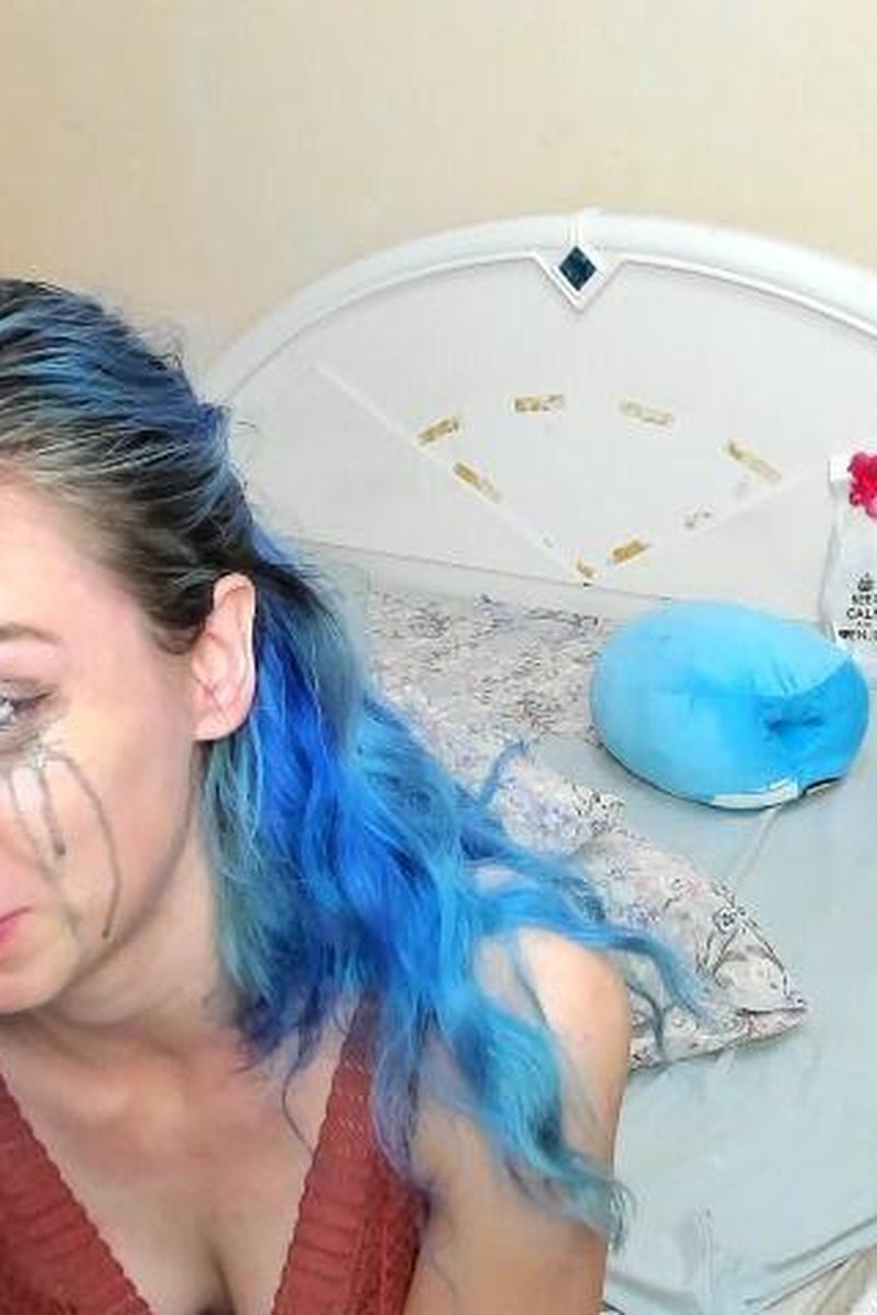 Crying Custom - Screenshot 1 of 4 - Sfw