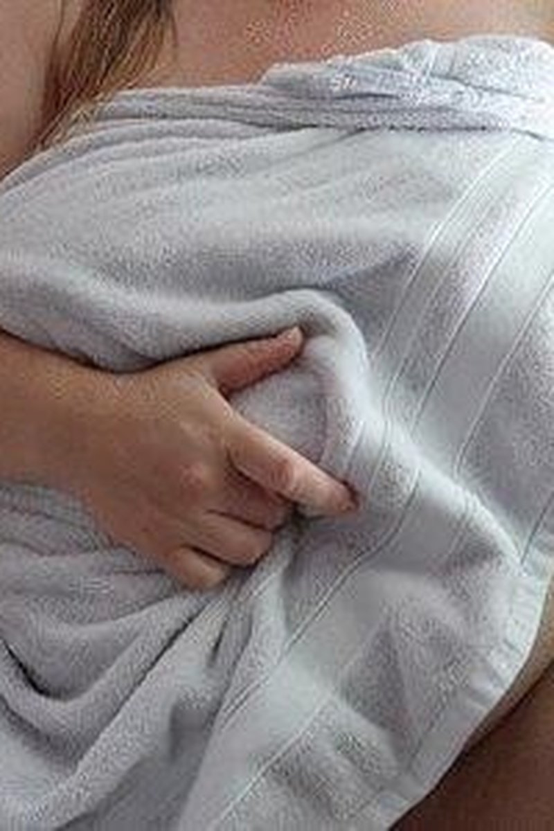 Big Belly Button Play - Screenshot 1 of 4 - BBW