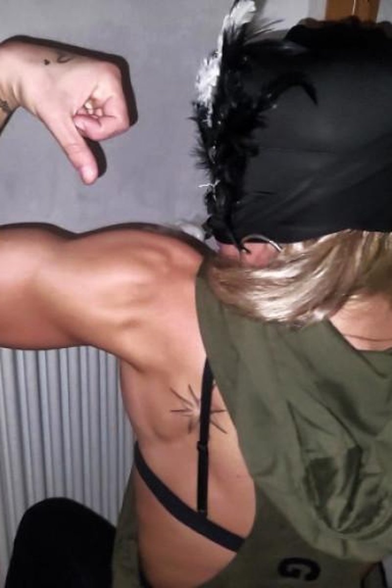 Back 2 Flex - Screenshot 1 of 4 - Bicep Curls