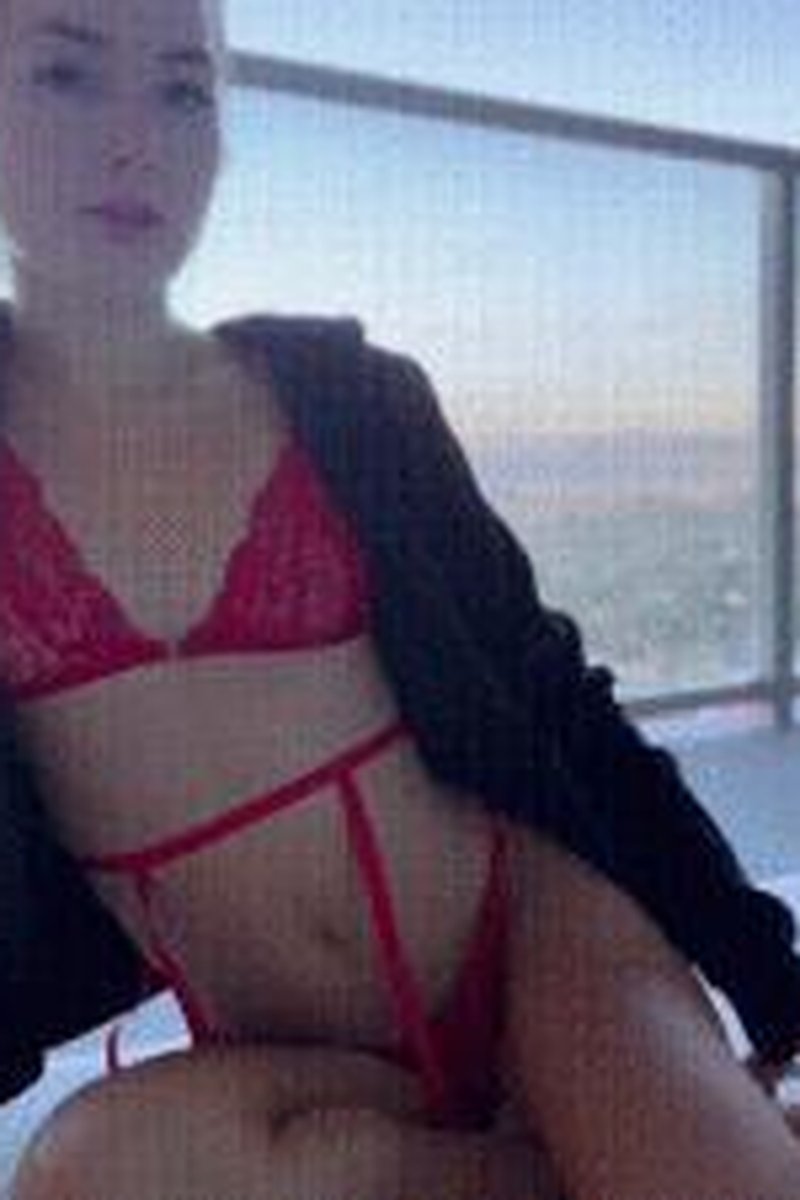 Meaningless Without Me - Screenshot 1 of 4 - Blonde Hair (Female)