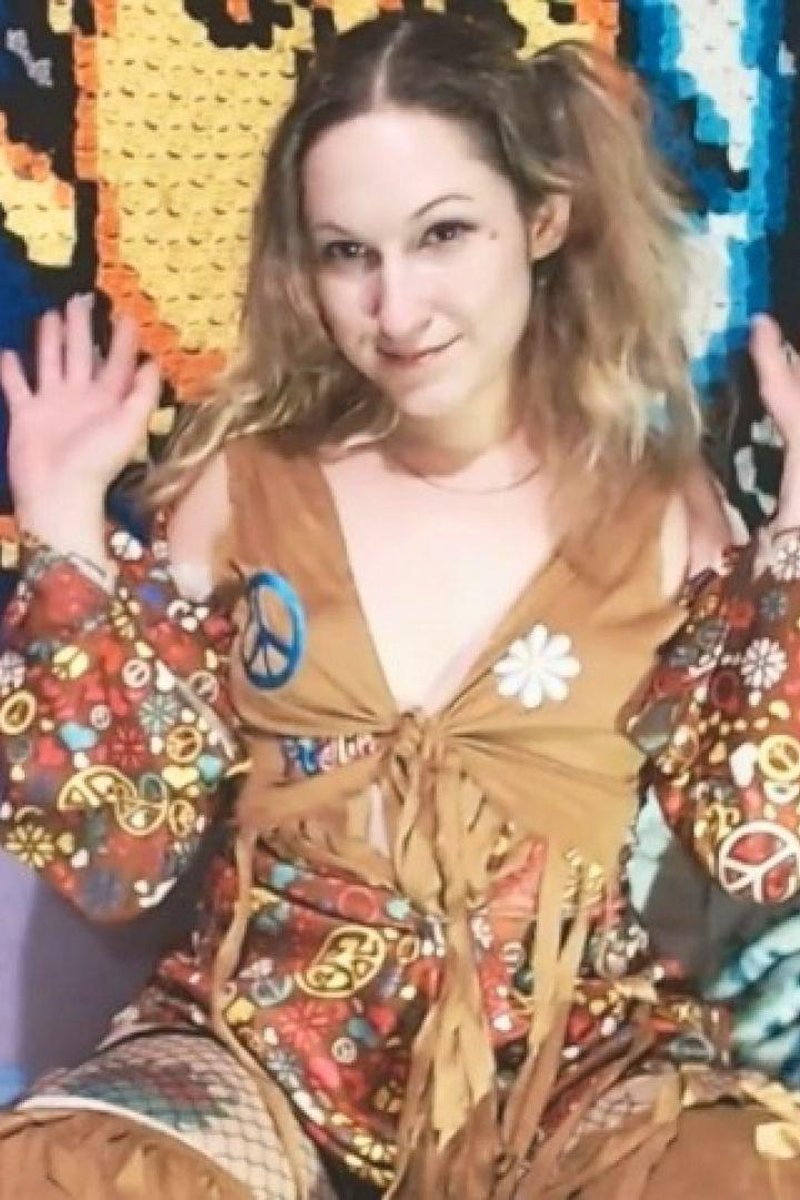 Orgasmic Hippie - Screenshot 1 of 4 - Amateur
