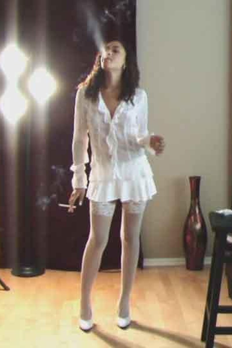 Mimi Allen 2 - Screenshot 1 of 4 - Spanking