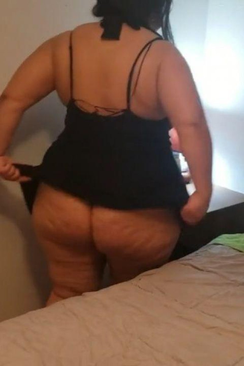 BBW Step-Mom Latina Prepares In Her Room - Screenshot 1 of 4 - Amateur