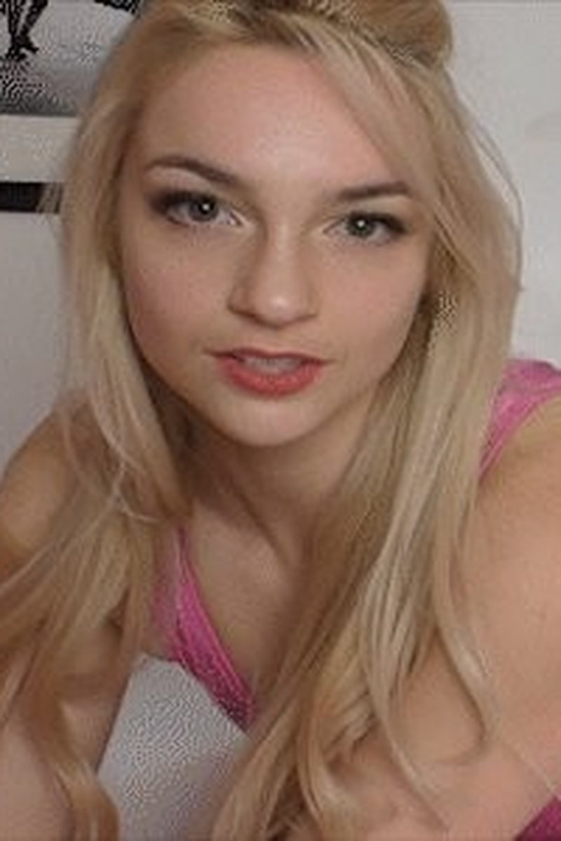 Weak Boy Button - Screenshot 1 of 4 - Femdom