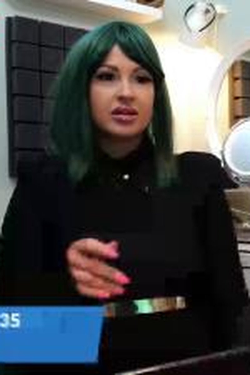 Maxibot: The Documentary - Screenshot 1 of 4 - Cowgirl