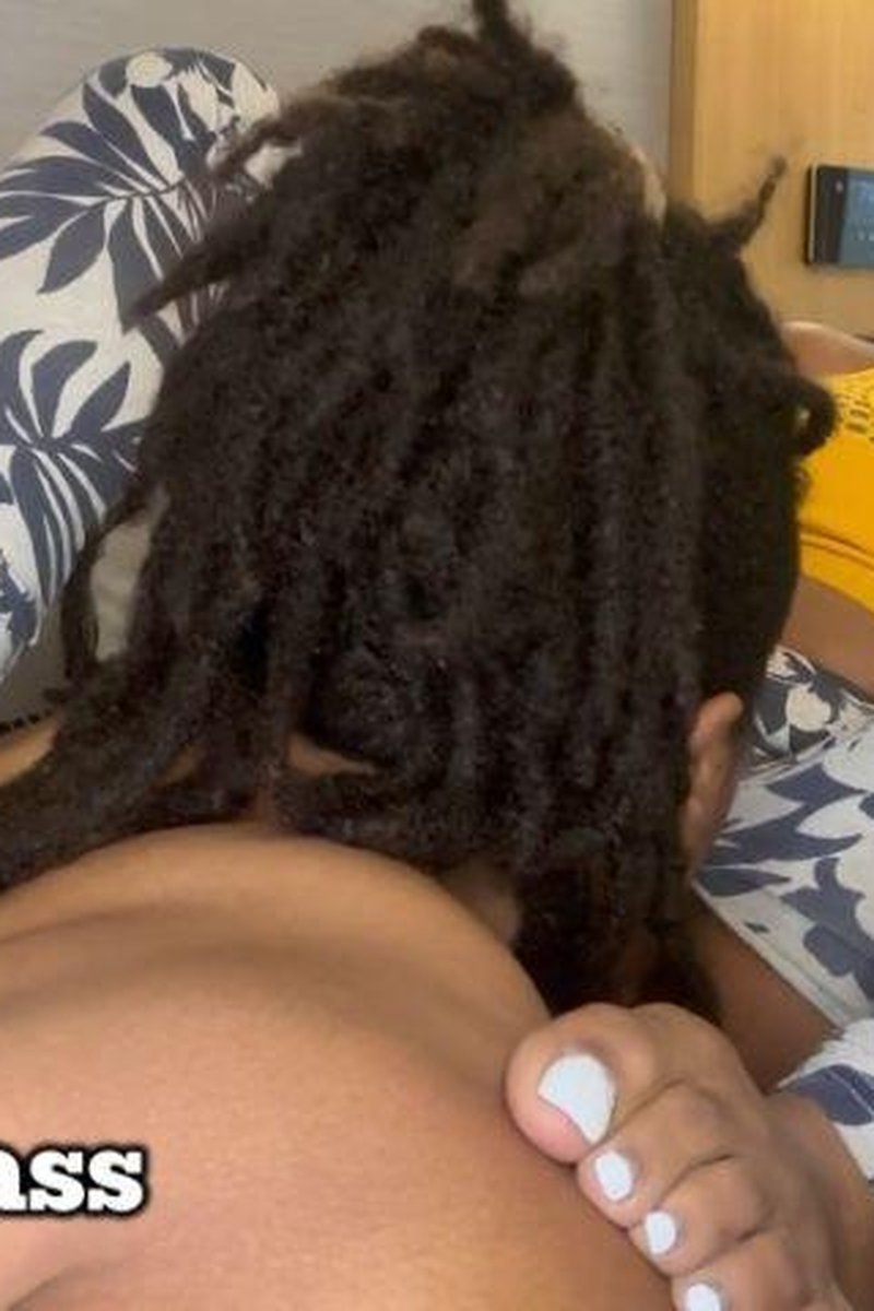 Licked && Hooked - Screenshot 1 of 4 - Black