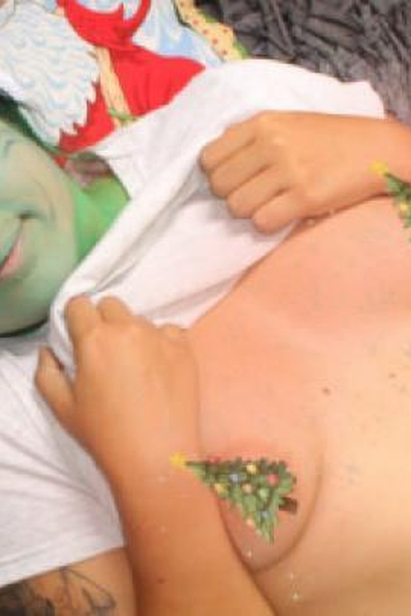 Makeup The Grinch - Screenshot 1 of 4 - Body Paint