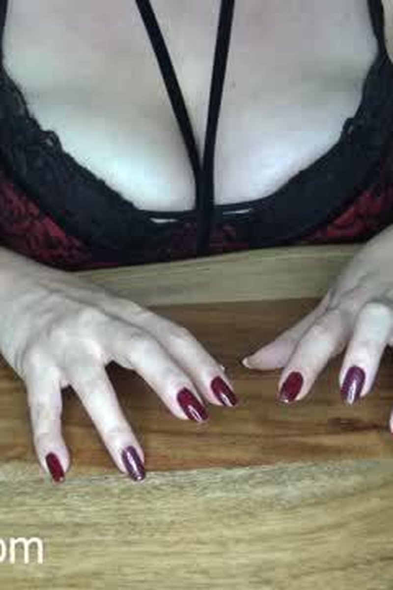 Fingernail Tapping - Screenshot 1 of 4 - Sultry Miss Em