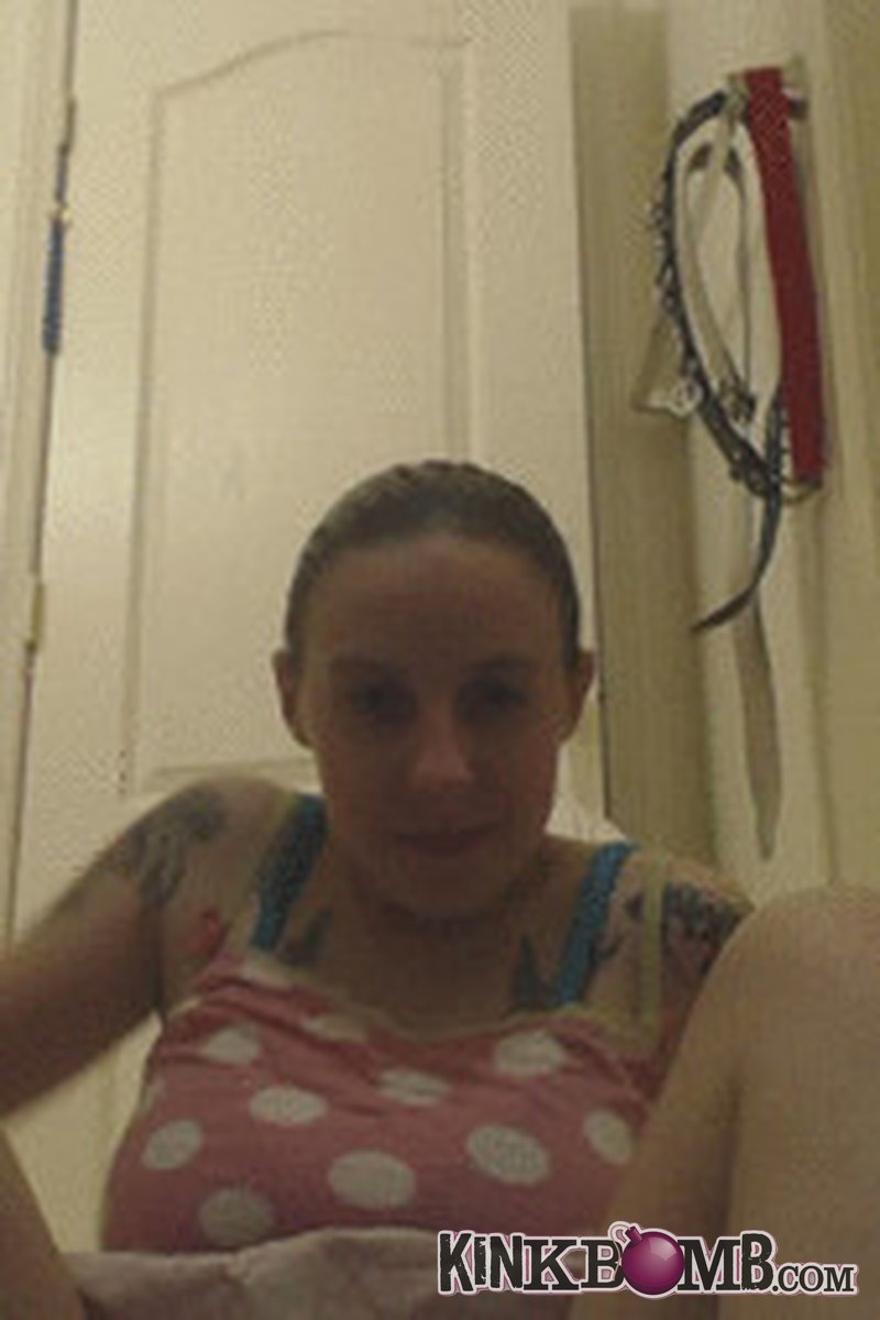 Babygirlkitten: Pee Anal Plug - Screenshot 1 of 4 - Amateur