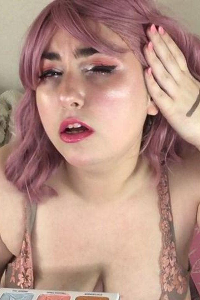 Js Valentine's Mystery Box Unboxing - Screenshot 1 of 4 - Curvy