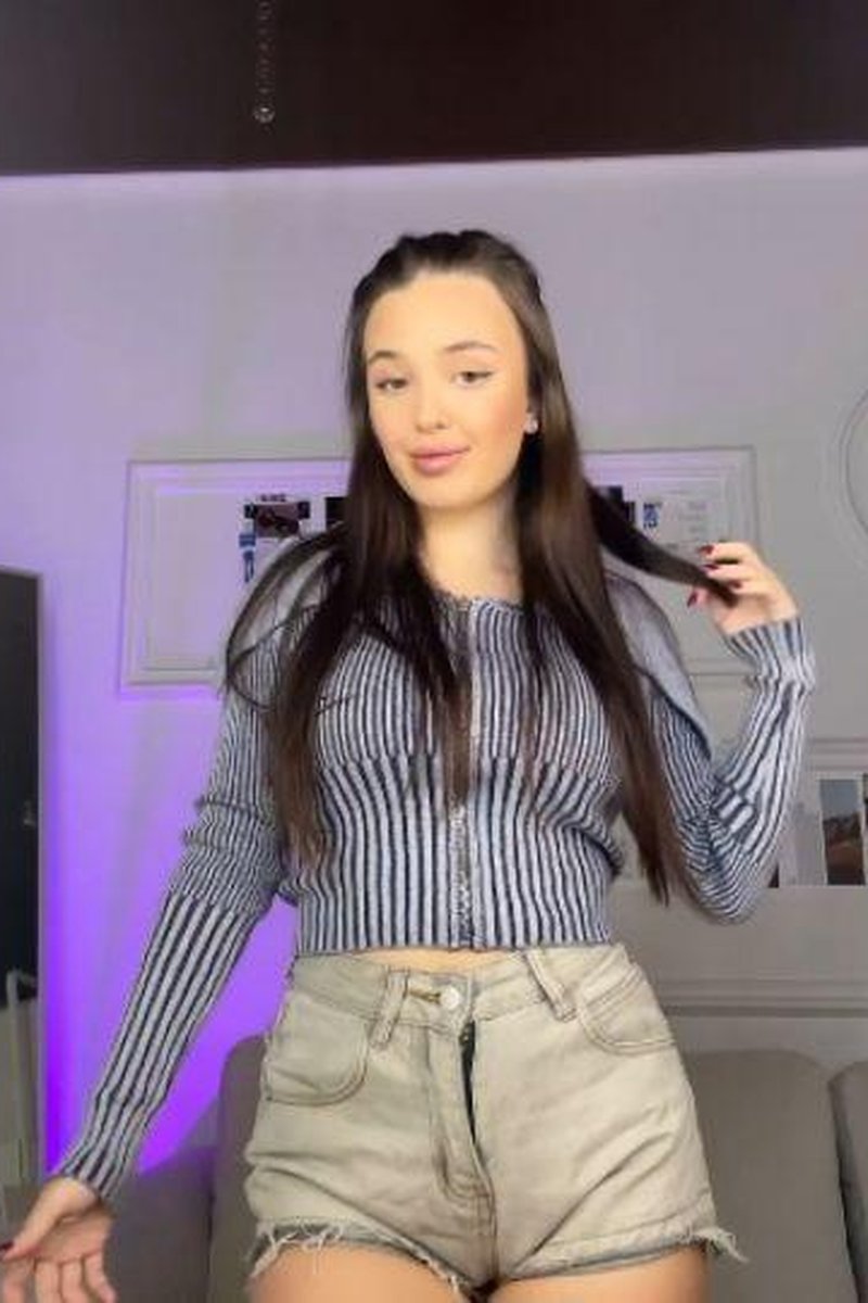 Striptease - Screenshot 1 of 4 - Big Tits