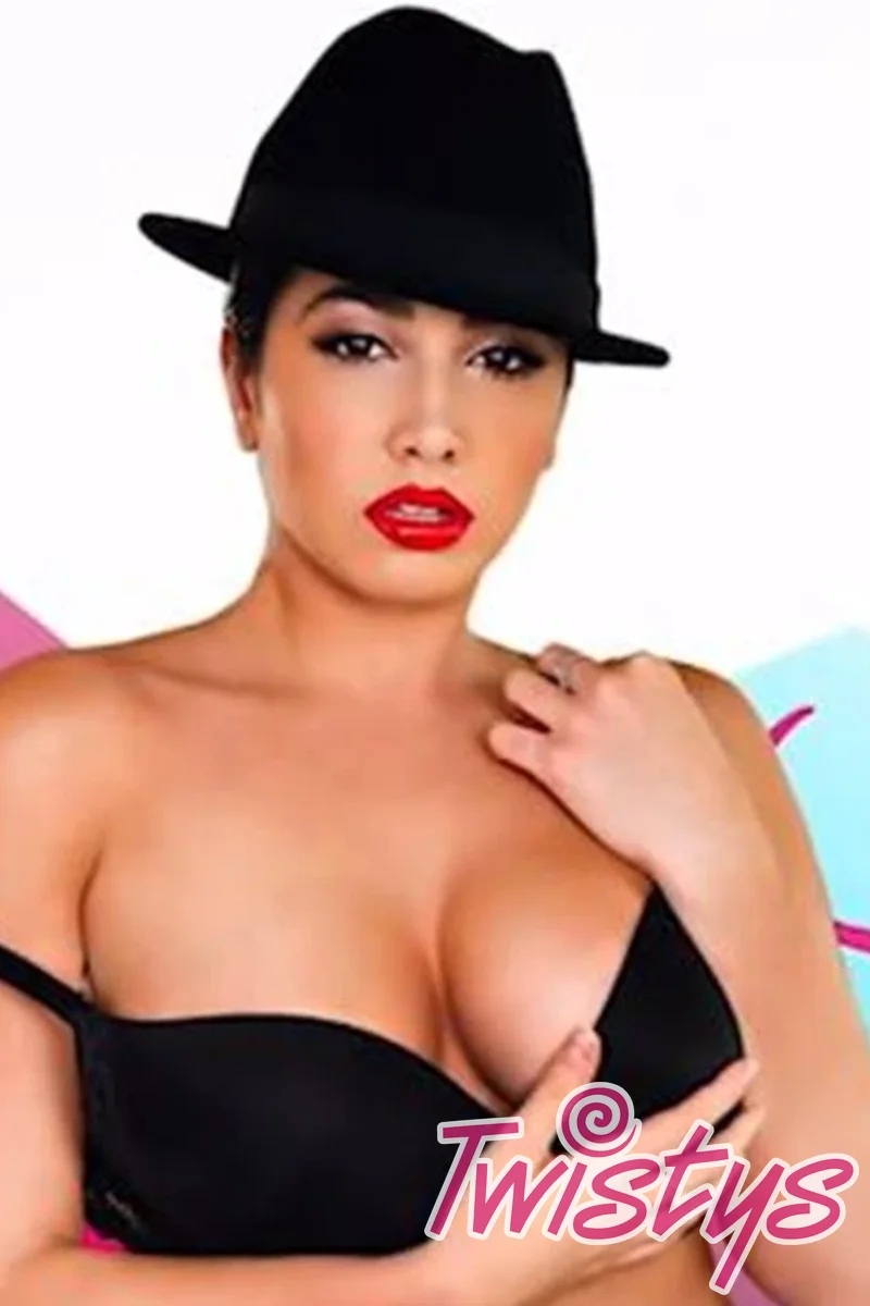 Totm Interview Karlee - Screenshot 1 of 4 - Average Body