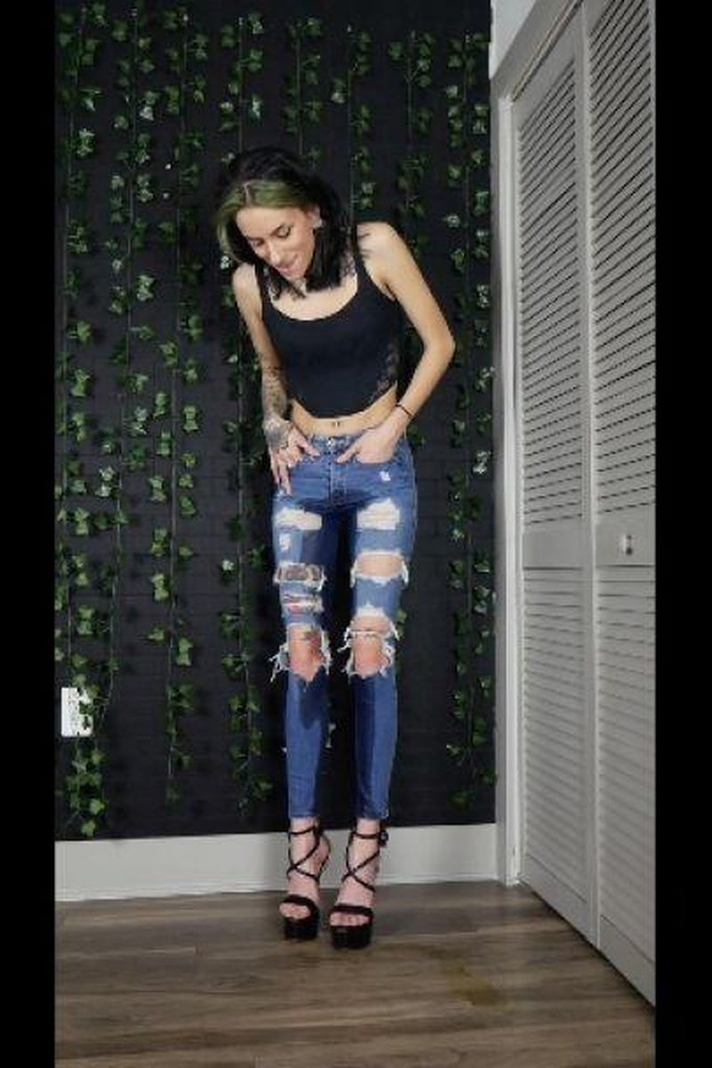 Work Accident - Screenshot 1 of 4 - Golden Shower