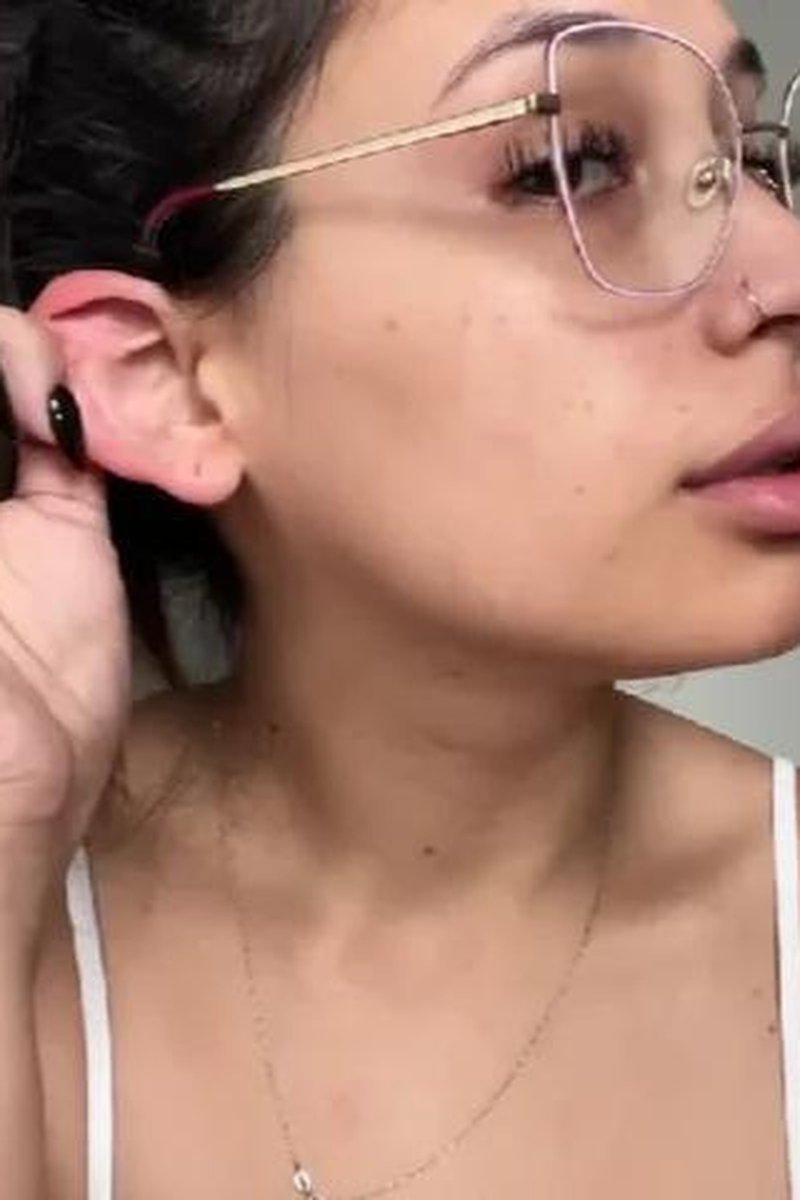 Ear Stretching - Screenshot 1 of 4 - Imbabylexie
