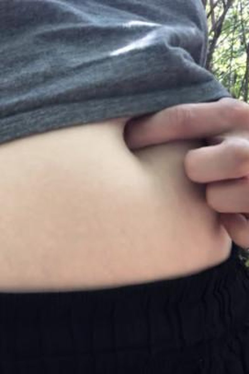 Teasing My Bellybutton Outside - Screenshot 1 of 4 - Belly Drops