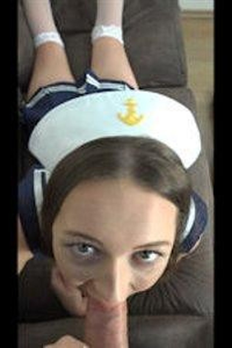 Isabella De Laa: Sailor Blowjob 3 - Screenshot 1 of 4 - Blowjob