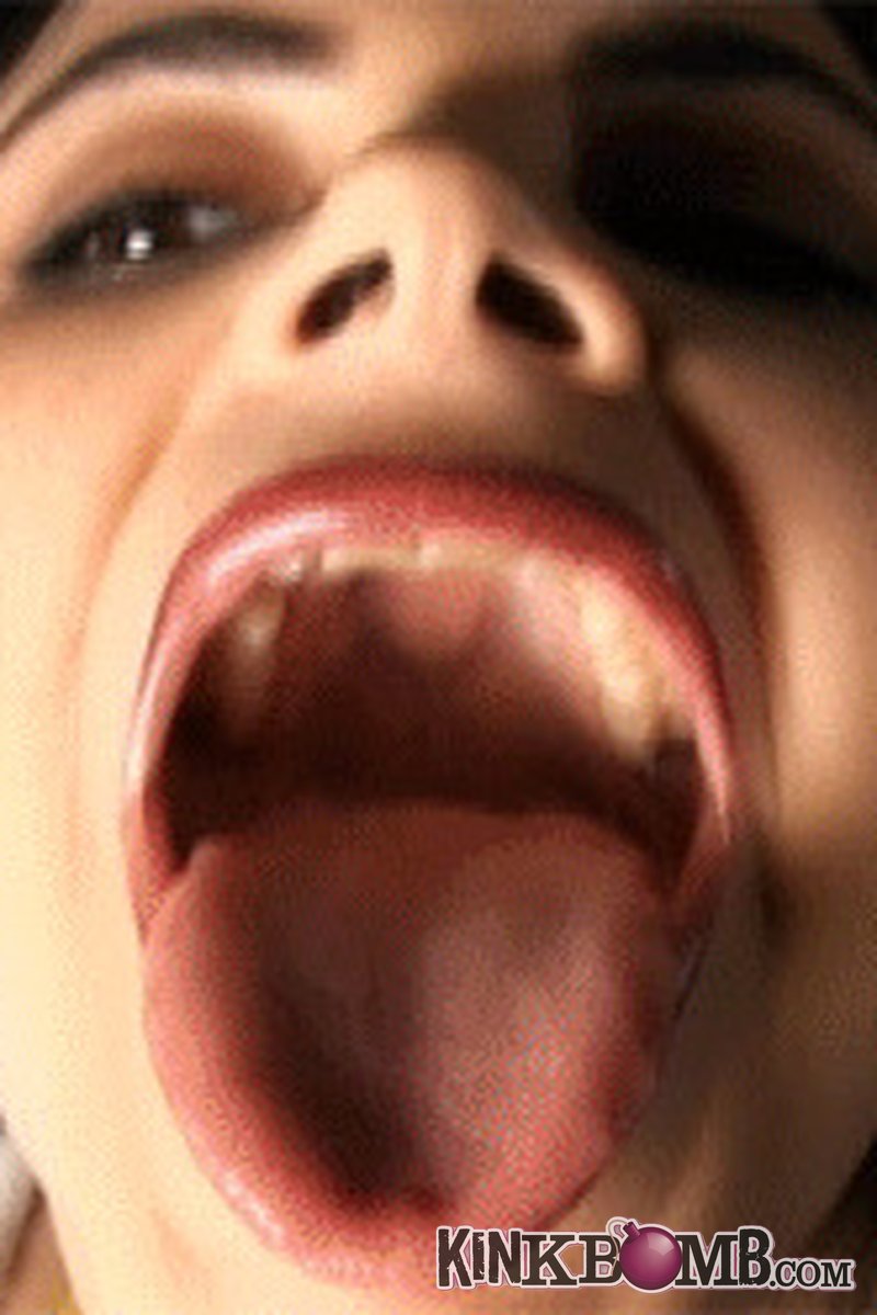 Kelle Martina: My Tiniest Fan - Screenshot 1 of 4 - Femdom