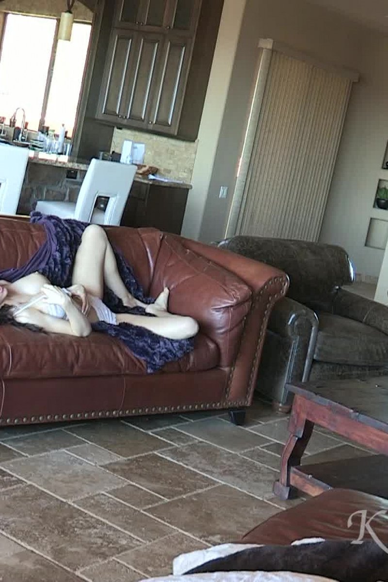 Leathersofa - BTS - Screenshot 1 of 4 - Katie Banks