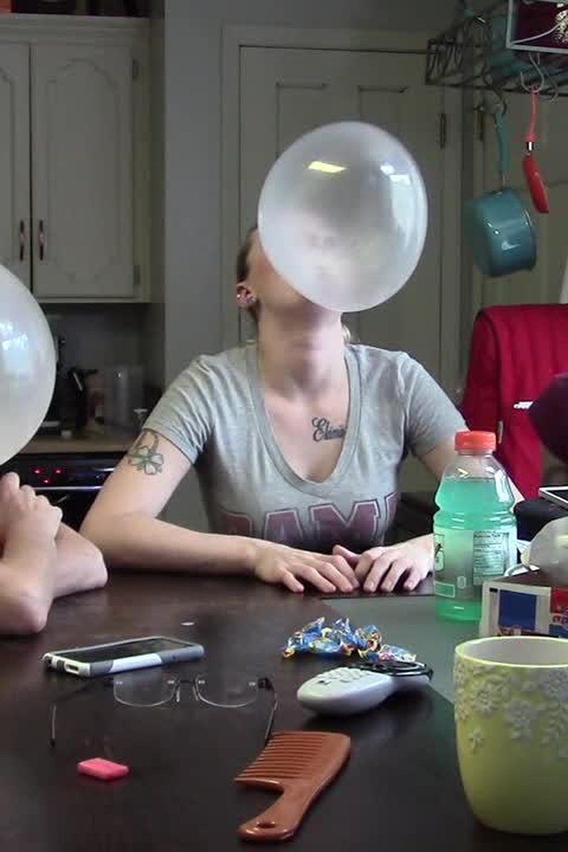 Babes & Bubbles - Screenshot 1 of 4 - Blonde Hair (Female)