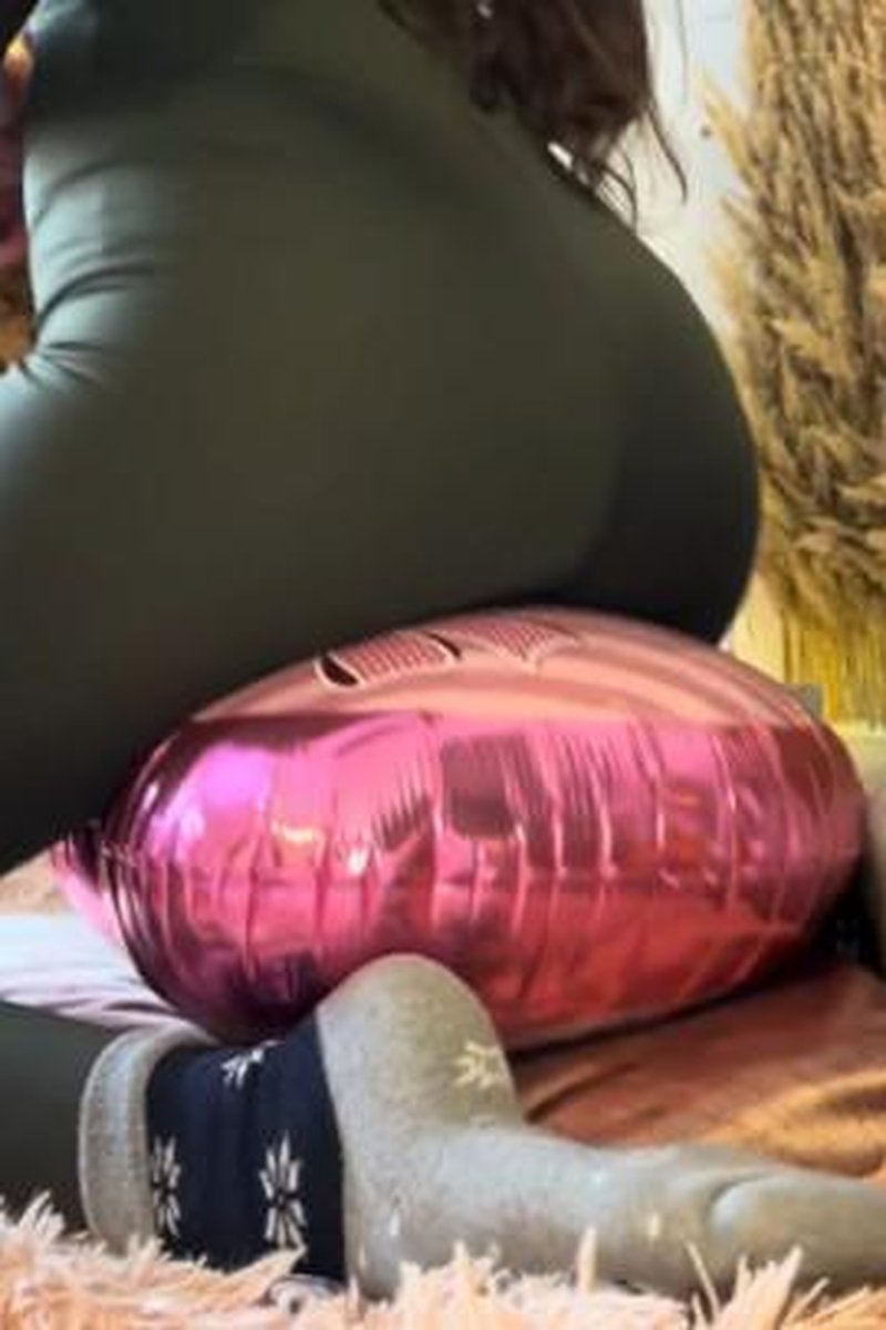 Your Gift - Screenshot 1 of 4 - Balloon Fetish
